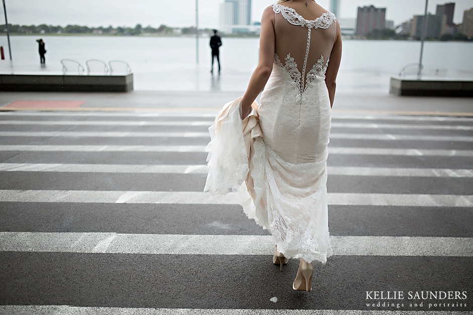 Detroit renaissance center wedding photos
